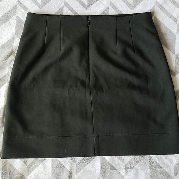 LOFT Skirt Dark Olive Green Button Accent Size 8 - Picture 2 of 6